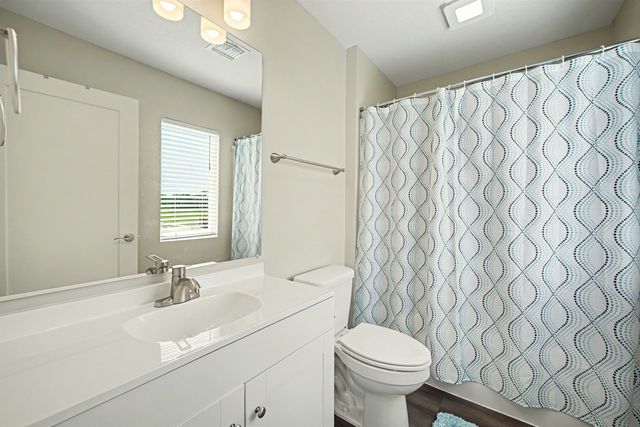 2754 Amelia Ln, Salina, KS 67401