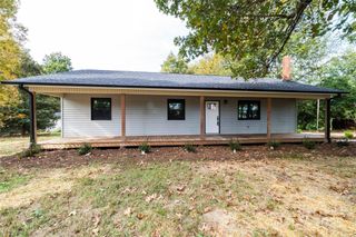 1210 29th Avenue Drive NE, Hickory, NC 28601