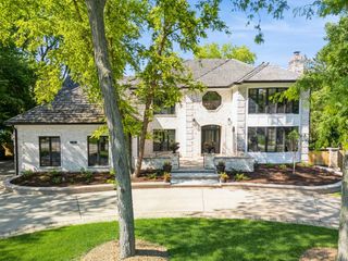 560 Ahlstrand Road, Glen Ellyn, IL 60137