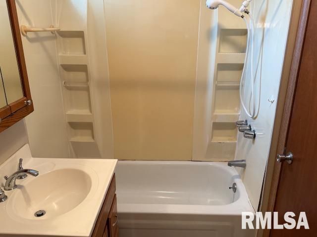 84 S New Thompson Lake Road, Carbondale, IL 62901