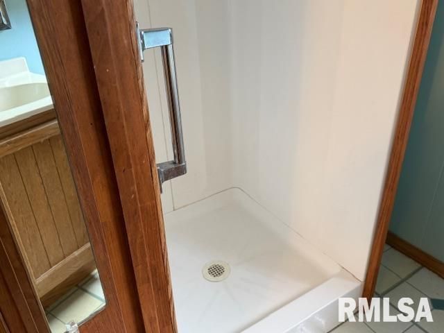 84 S New Thompson Lake Road, Carbondale, IL 62901