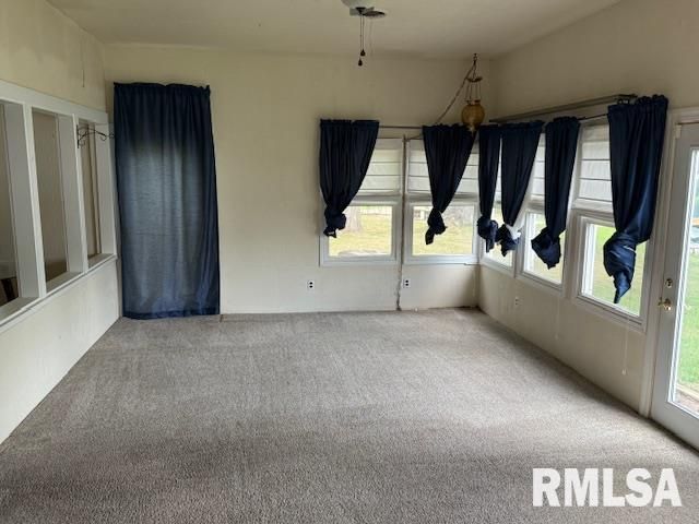 84 S New Thompson Lake Road, Carbondale, IL 62901