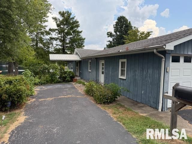 84 S New Thompson Lake Road, Carbondale, IL 62901