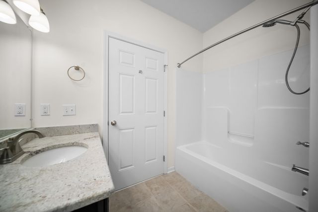 1013 E Summerfield Glen Circle 45, Ann Arbor, MI 48103