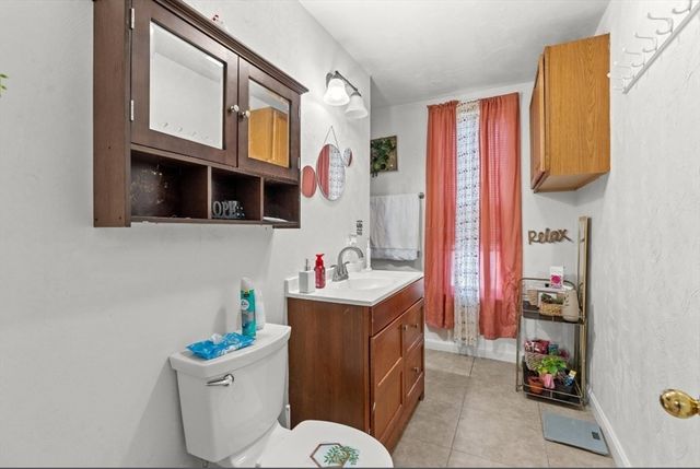 15 Russell St, Worcester, MA 01609