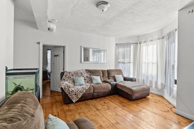 15 Russell St, Worcester, MA 01609