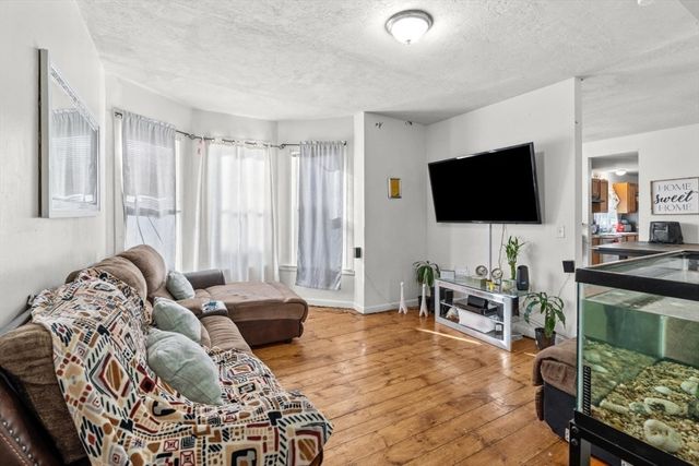 15 Russell St, Worcester, MA 01609
