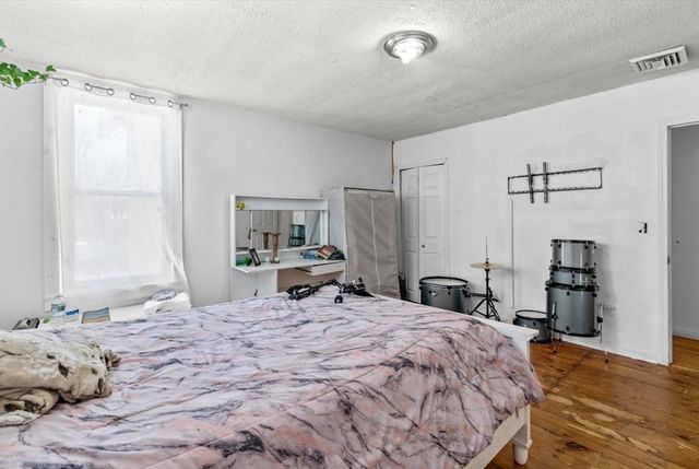 15 Russell St, Worcester, MA 01609