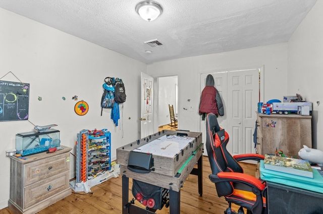 15 Russell St, Worcester, MA 01609