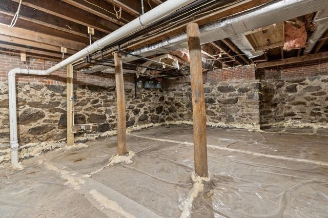 15 Russell St, Worcester, MA 01609