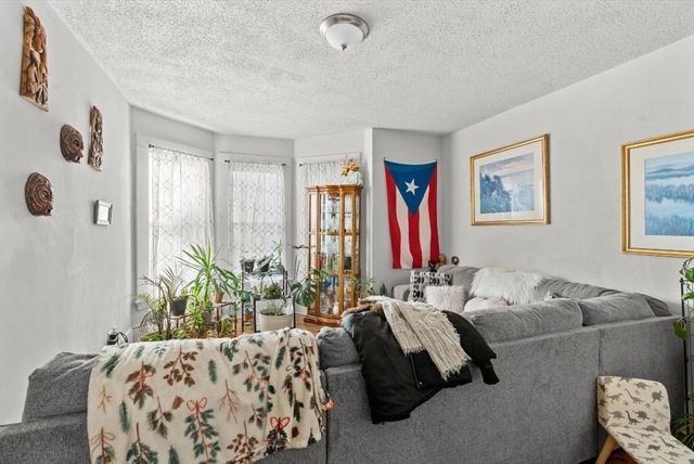 15 Russell St, Worcester, MA 01609