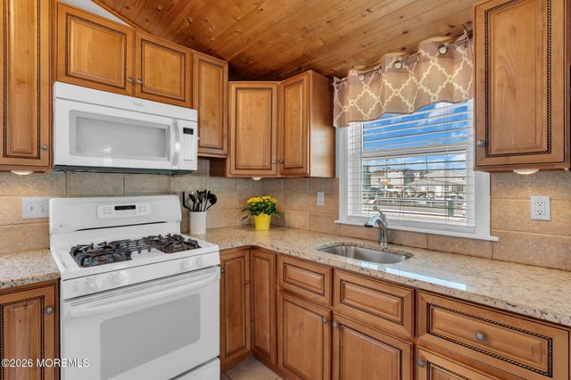 125 W Tide Way, Lavallette, NJ 08735