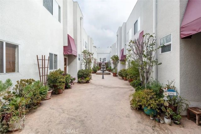 14631 Dickens Street 7, Sherman Oaks, CA 91403