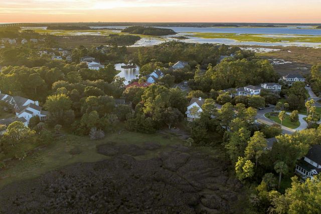 558 Island Walk E, Mount Pleasant, SC 29464
