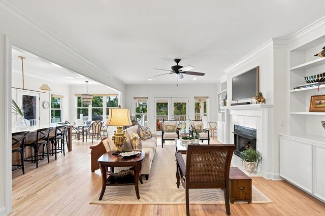 558 Island Walk E, Mount Pleasant, SC 29464