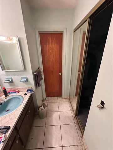 258 SW 8th St, Dania Beach, FL 33004