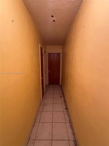 258 SW 8th St, Dania Beach, FL 33004