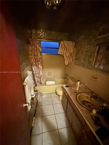 258 SW 8th St, Dania Beach, FL 33004