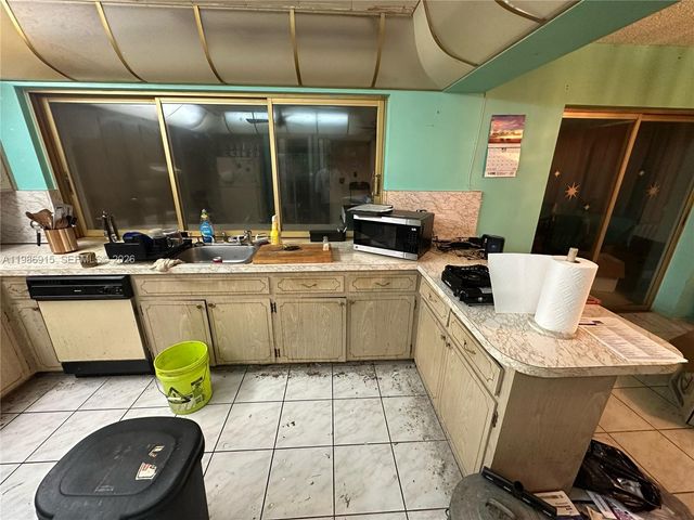 258 SW 8th St, Dania Beach, FL 33004