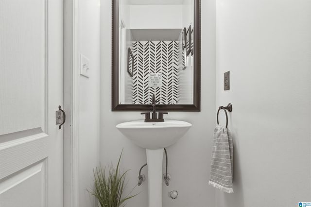 286 VILLAGE DRIVE, Calera, AL 35040