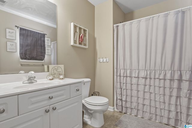 286 VILLAGE DRIVE, Calera, AL 35040