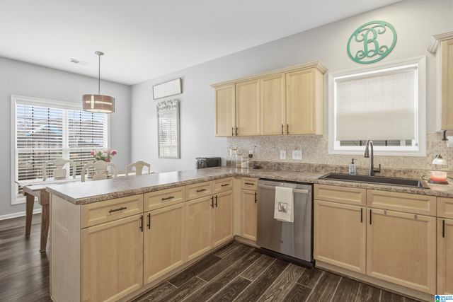 286 VILLAGE DRIVE, Calera, AL 35040