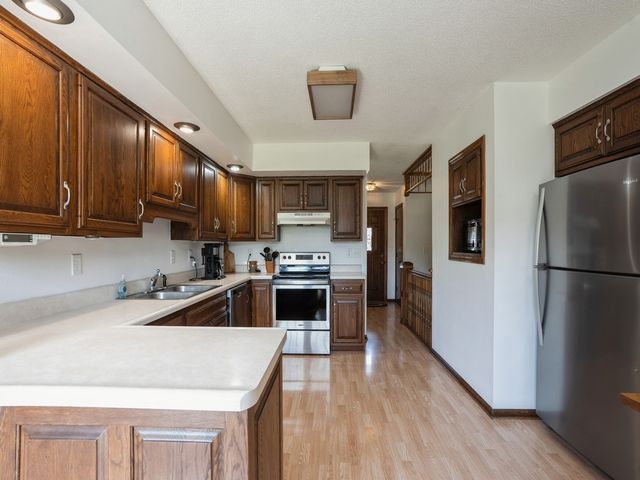 1439 N 6th Avenue E, Newton, IA 50208