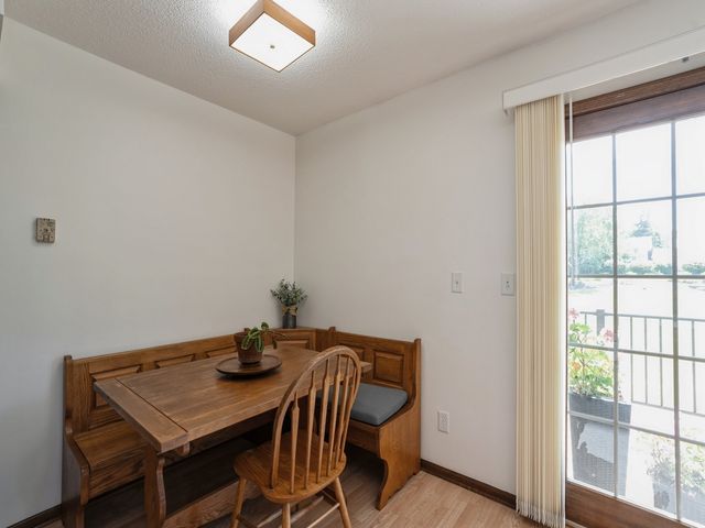 1439 N 6th Avenue E, Newton, IA 50208