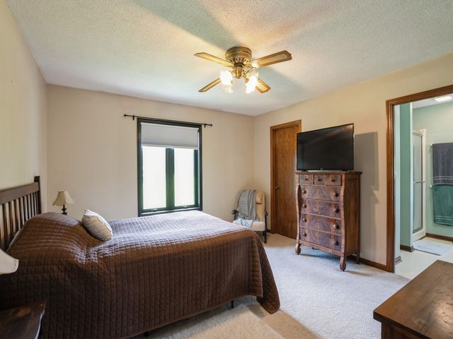 1439 N 6th Avenue E, Newton, IA 50208