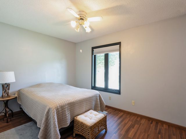 1439 N 6th Avenue E, Newton, IA 50208