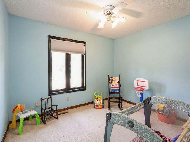 1439 N 6th Avenue E, Newton, IA 50208