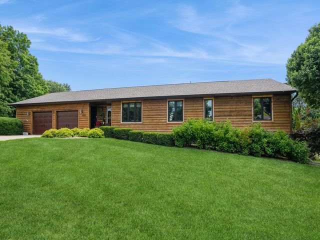 1439 N 6th Avenue E, Newton, IA 50208