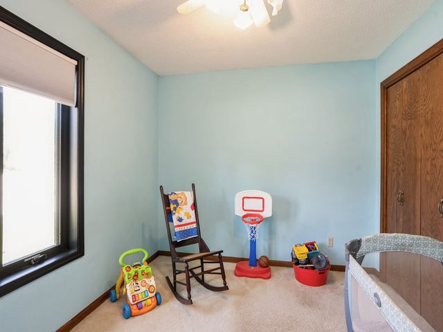 1439 N 6th Avenue E, Newton, IA 50208