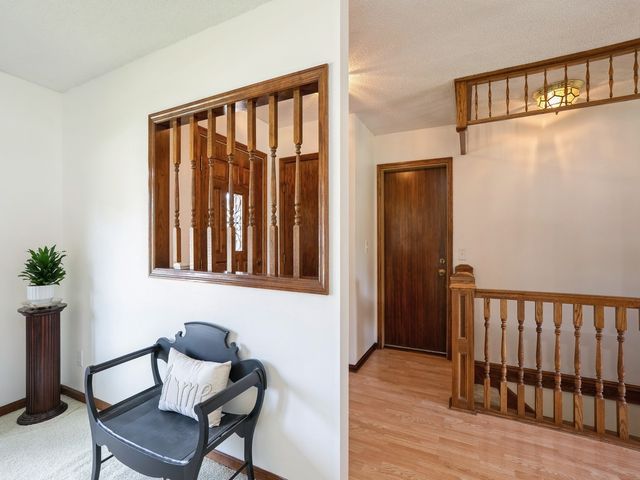 1439 N 6th Avenue E, Newton, IA 50208