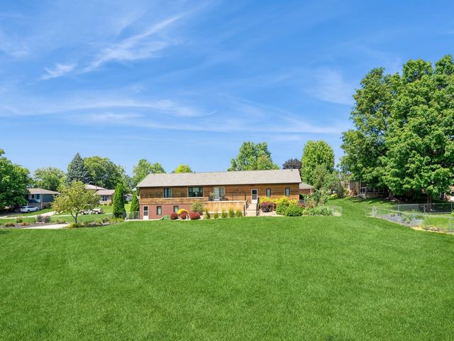 1439 N 6th Avenue E, Newton, IA 50208