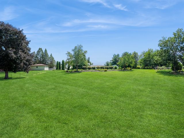 1439 N 6th Avenue E, Newton, IA 50208