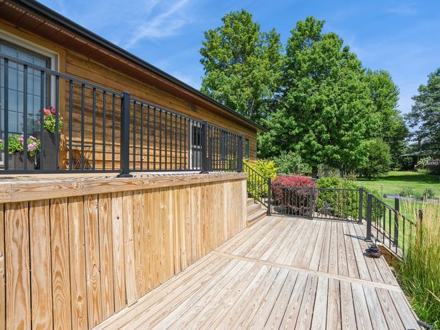 1439 N 6th Avenue E, Newton, IA 50208