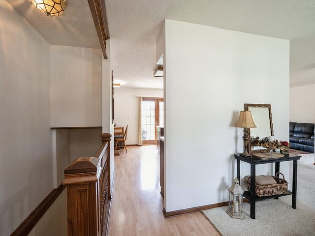 1439 N 6th Avenue E, Newton, IA 50208