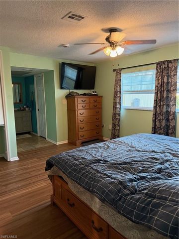 557 Ridgewood ST NW, Port Charlotte, FL 33952