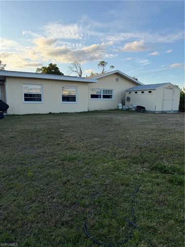 557 Ridgewood ST NW, Port Charlotte, FL 33952