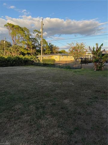 557 Ridgewood ST NW, Port Charlotte, FL 33952