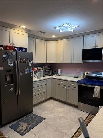 557 Ridgewood ST NW, Port Charlotte, FL 33952