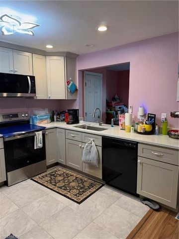 557 Ridgewood ST NW, Port Charlotte, FL 33952