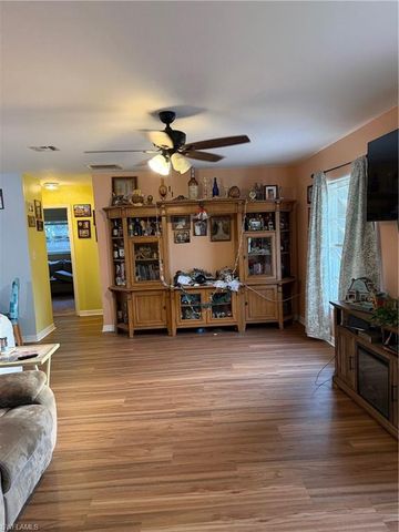 557 Ridgewood ST NW, Port Charlotte, FL 33952