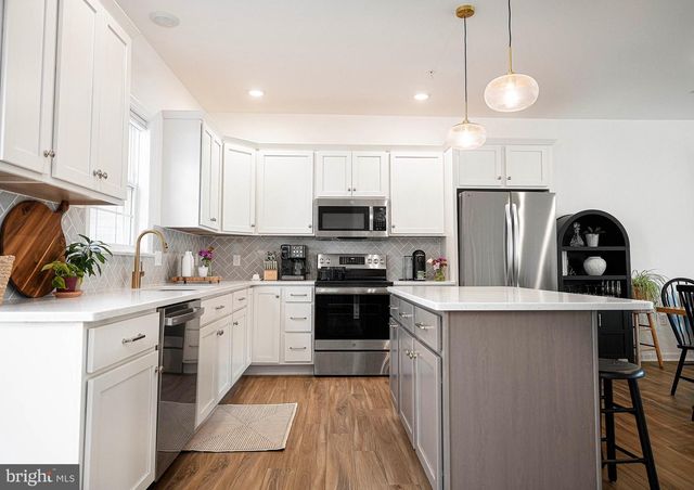 2474 ARTESIAN WAY, Lancaster, PA 17601