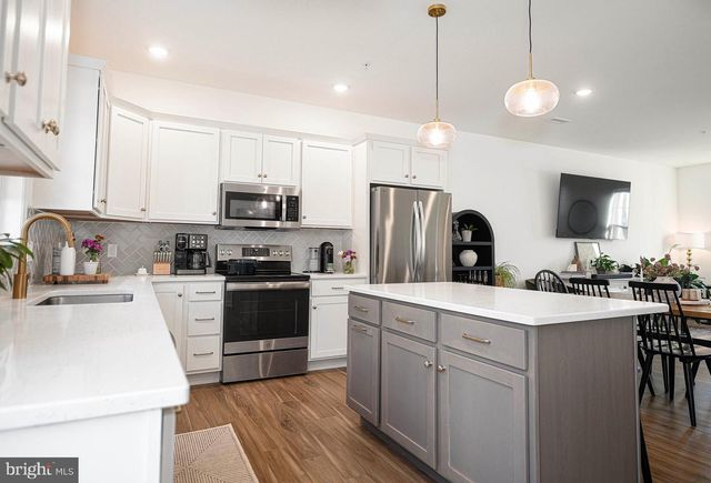 2474 ARTESIAN WAY, Lancaster, PA 17601