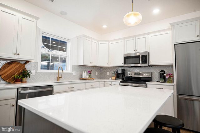 2474 ARTESIAN WAY, Lancaster, PA 17601
