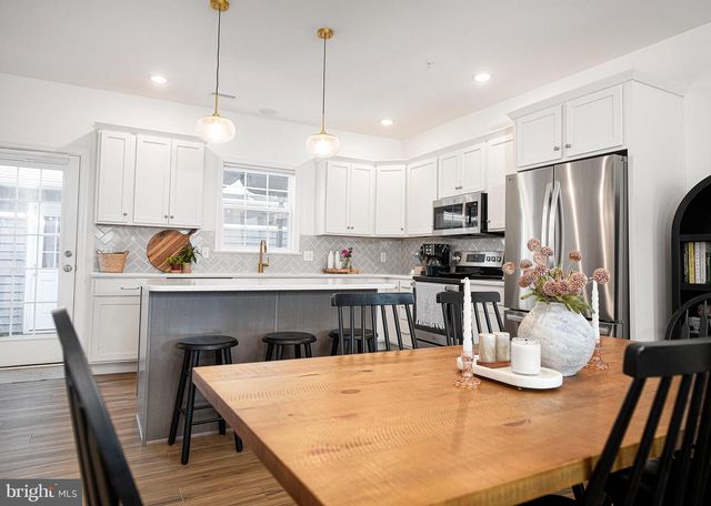 2474 ARTESIAN WAY, Lancaster, PA 17601
