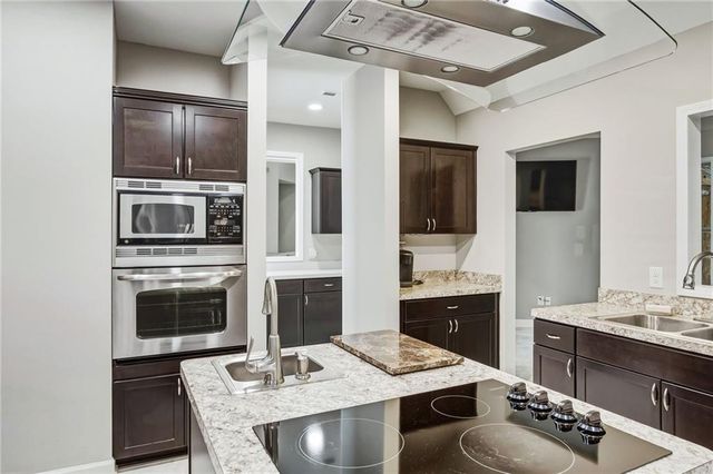 232 Waters Lake Drive, Woodstock, GA 30188