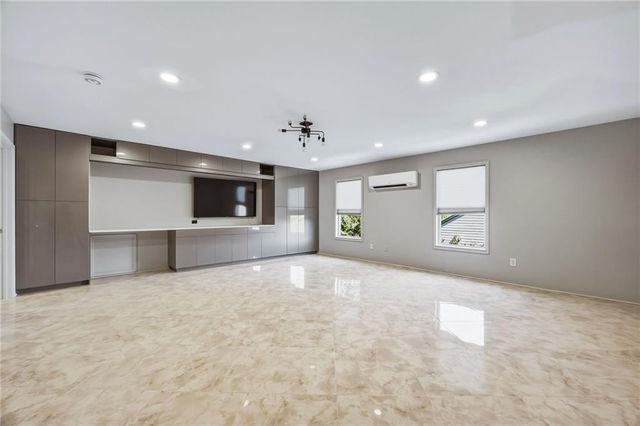 232 Waters Lake Drive, Woodstock, GA 30188
